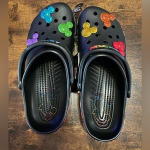 CROCS UNISEX DISNEY RAINBOW CELEBRATION CLOG - BLACK